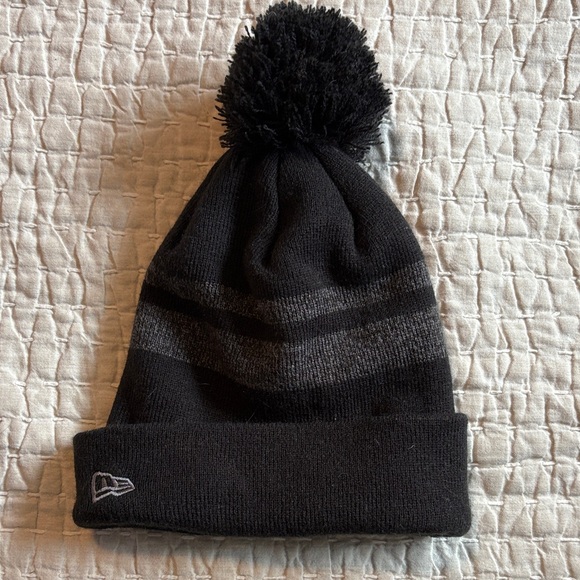 Black LA Rams Pom-Pom Beanie

Only worn to one game! - Picture 2 of 3